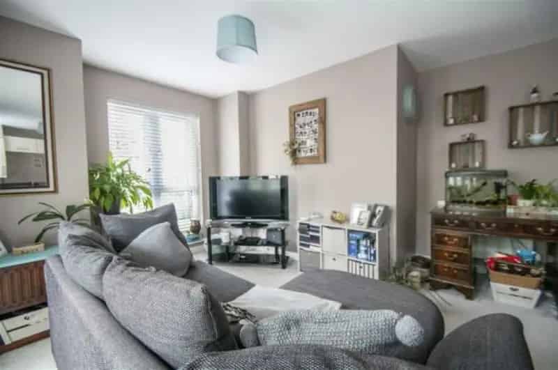 2 Bed Flat for Sale Repton Park