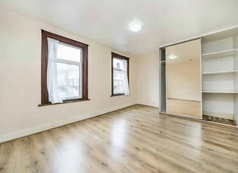 3 Bedroom Mid Terrace House Tooting Superb Extension Potential
