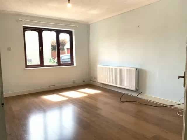 3 Bedroom Semi-Detached House Danescourt