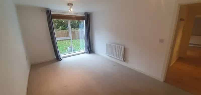 Two Bedroom Apartment Town Centre Allocated Parking Garden Ensuite