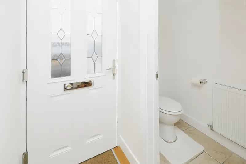 Detached House in Coleshill Three Bedrooms Ample Parking