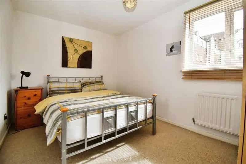 2 Bed Flat for Sale in Victoria Dock Hull No Onward Chain