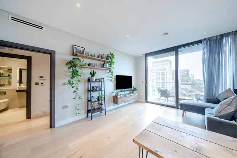 Flat For Sale , London, England