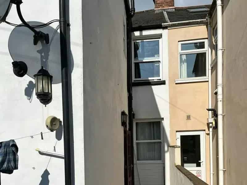 Spacious Double Room in Shared House - Bills Included