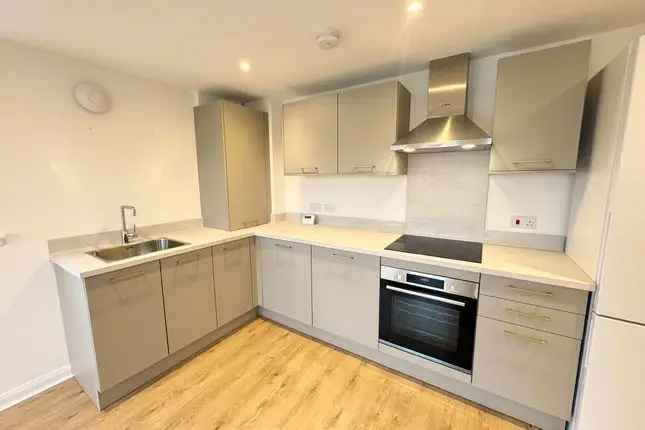 Flat to rent in Squire Street, Glasgow G14