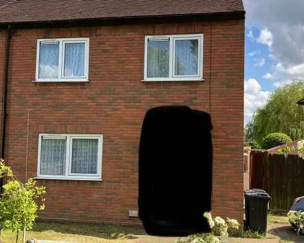 Semi Detached House Near Amenities Chingford