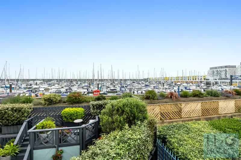 2 Bedroom Brighton Marina Apartment Harbour Views Allocated Parking
