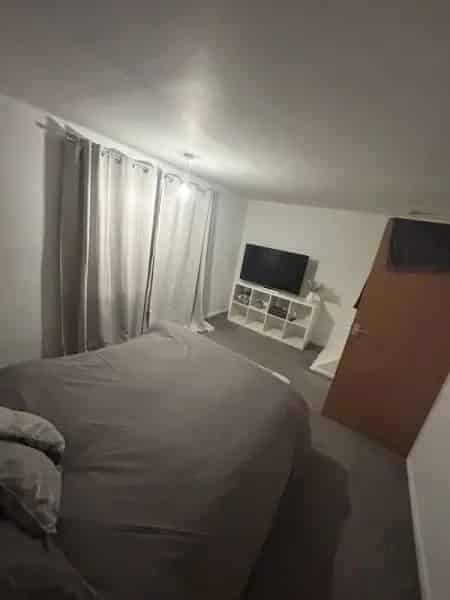 2 Bed House Near Train Station Pet Friendly Garden Shed