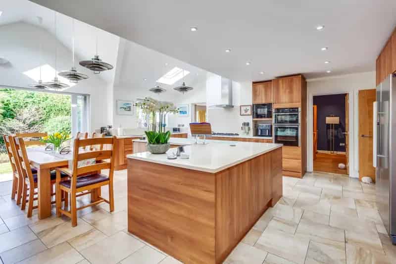 5 Bedroom Detached House for Rent in Caversham