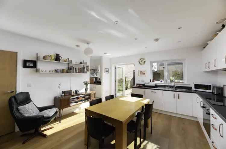4 Bedroom Detached House to Rent in Mulberry Park