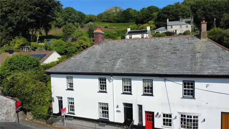 5 Bedroom Semi-Detached House For Sale