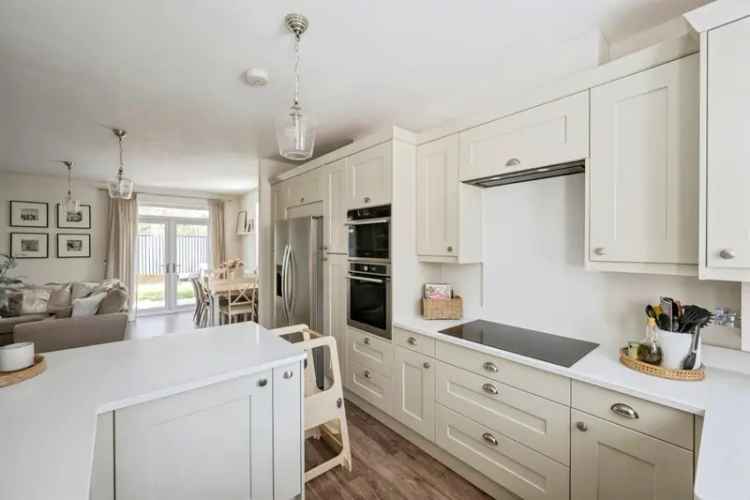 4 Bedroom Family Home with 2 En-Suites and Landscaped Garden