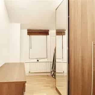 3 Bedroom House with Garden London