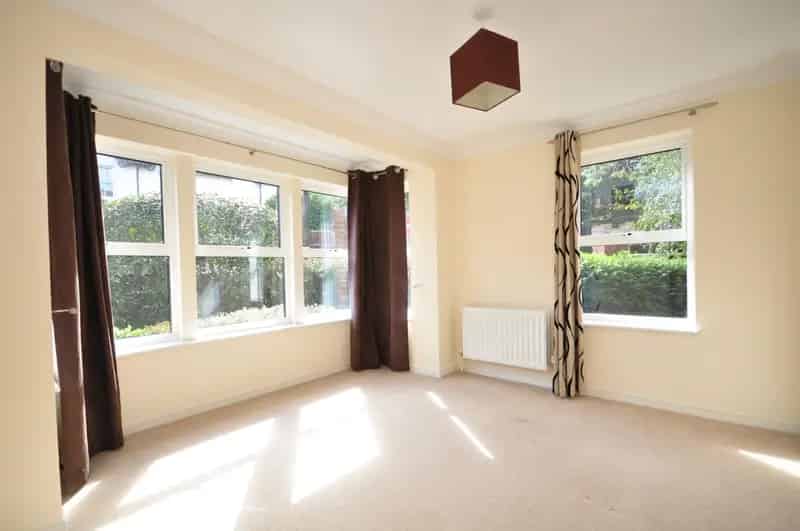 2 Bedroom Terraced House to Rent in Dorking