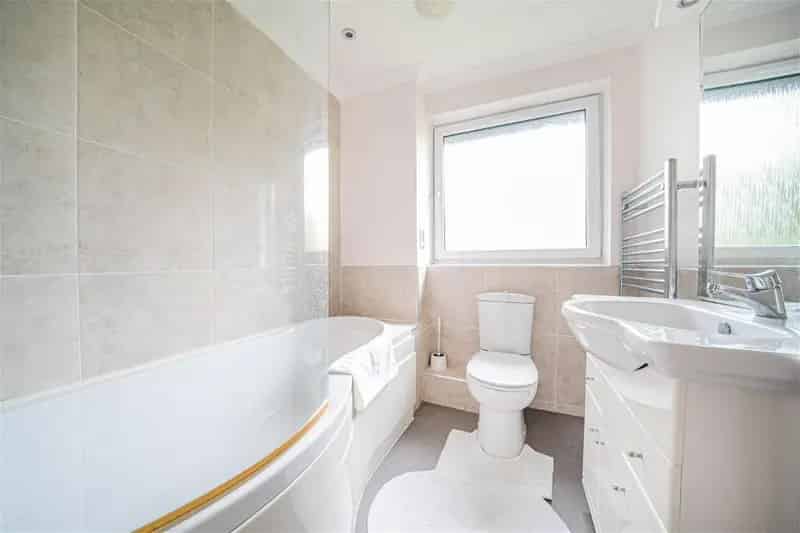 5 Bed House for Sale - Large Garden, Double Garage & Annex Potential