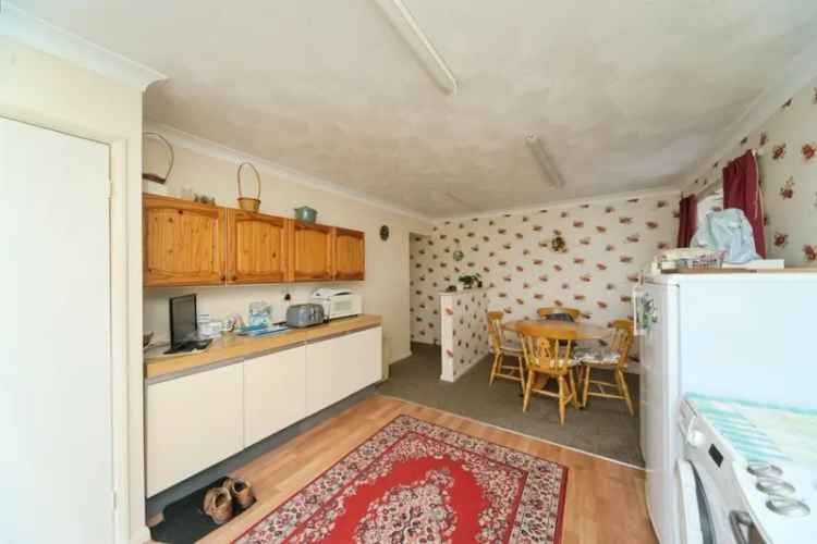 Charming 2-Bed Detached Bungalow in Langney