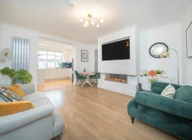 2 Bedroom Flat West Hampstead Chain Free Refurbished