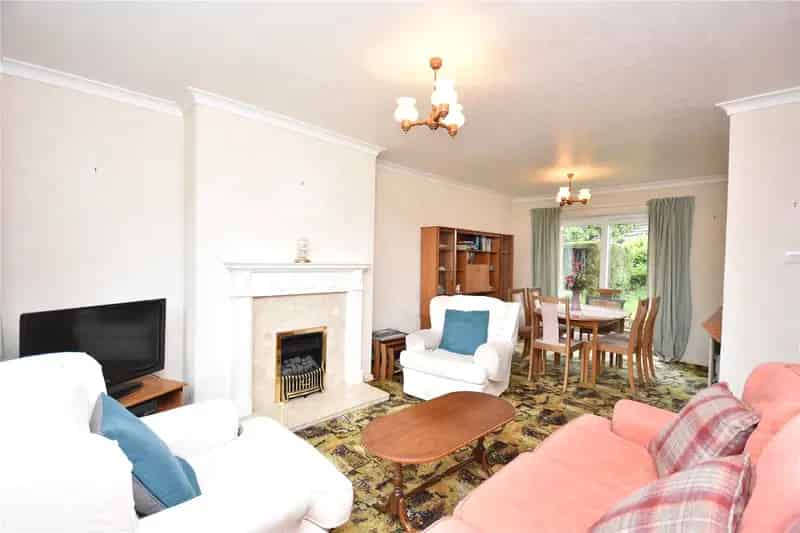 Spacious 3-Bed Semi-Detached House in Scholes Village