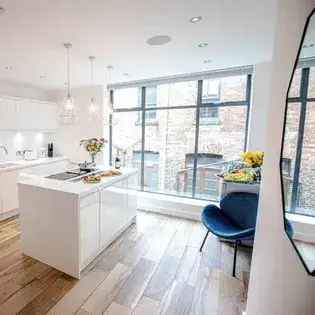 3 Bedroom Townhouse Manchester City Center Roof Terrace Pet-Friendly