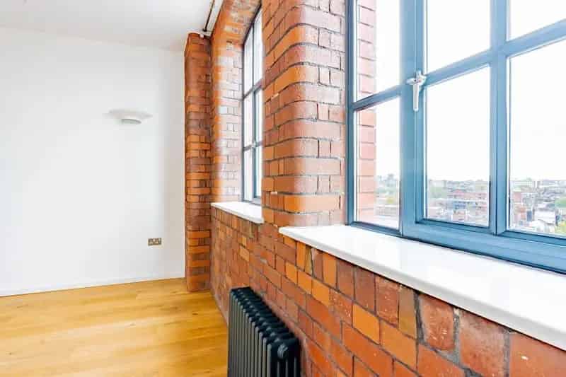 2 Bedroom Apartment in Robinson Building Modern Urban Living