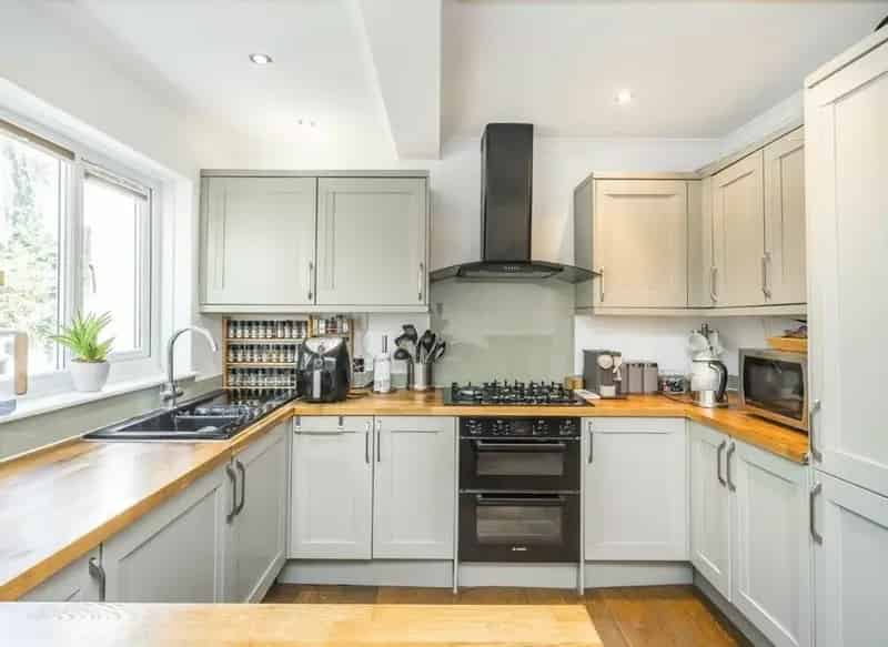3 Bedroom House with Private Garden