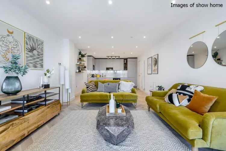 Flat For Sale in London, England