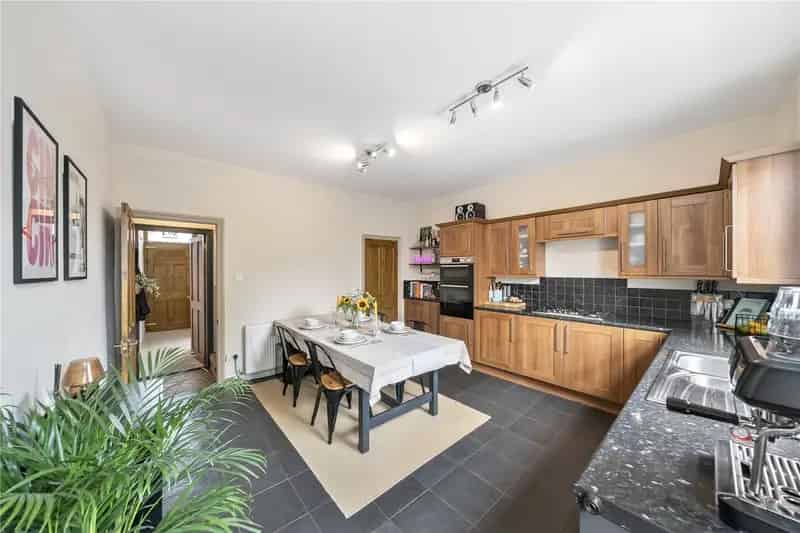 House For Sale , 4, Victoria Avenue, Leeds, England