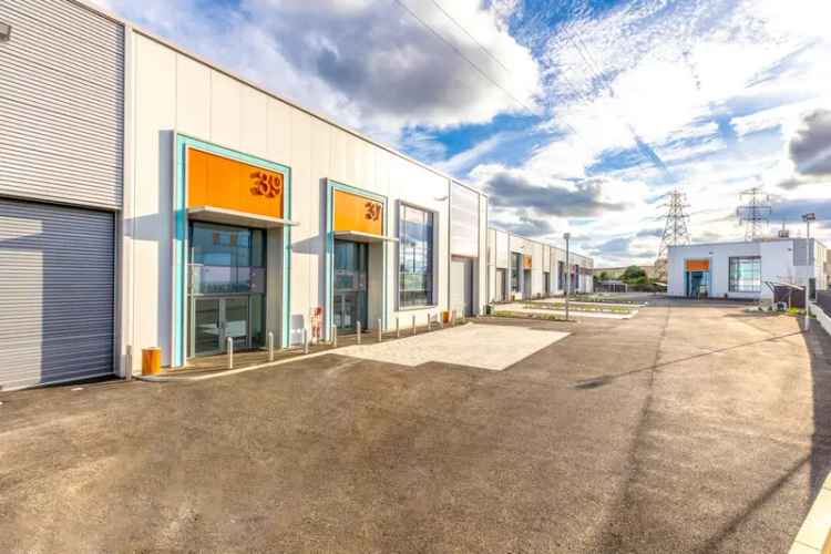 Croydon Industrial Unit: 6m Eaves, Loading Door, Secure Estate