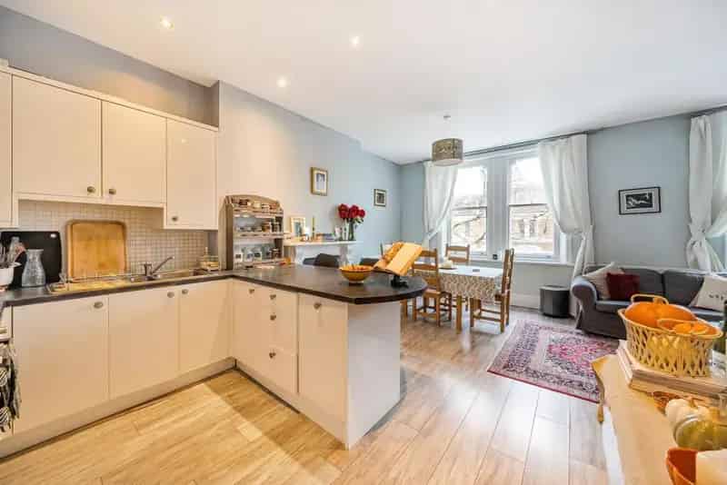 Spacious Second Floor Apartment with Open Plan Living