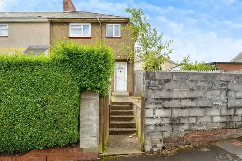 3 Bedroom Semi Detached House Mayhill Swansea