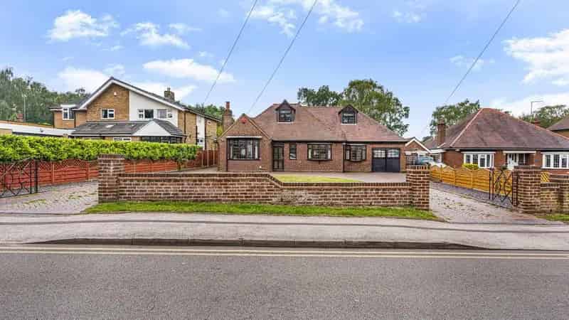 6 Bedroom Detached Dormer Bungalow For Sale