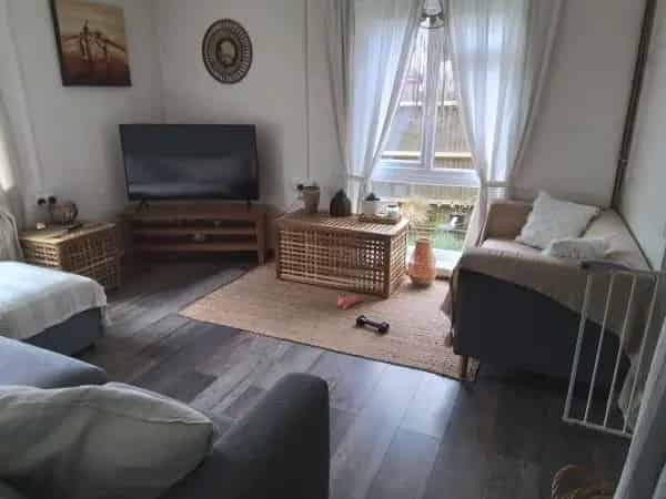 Ground Floor Flat Pets Allowed Storage Cupboards Garden