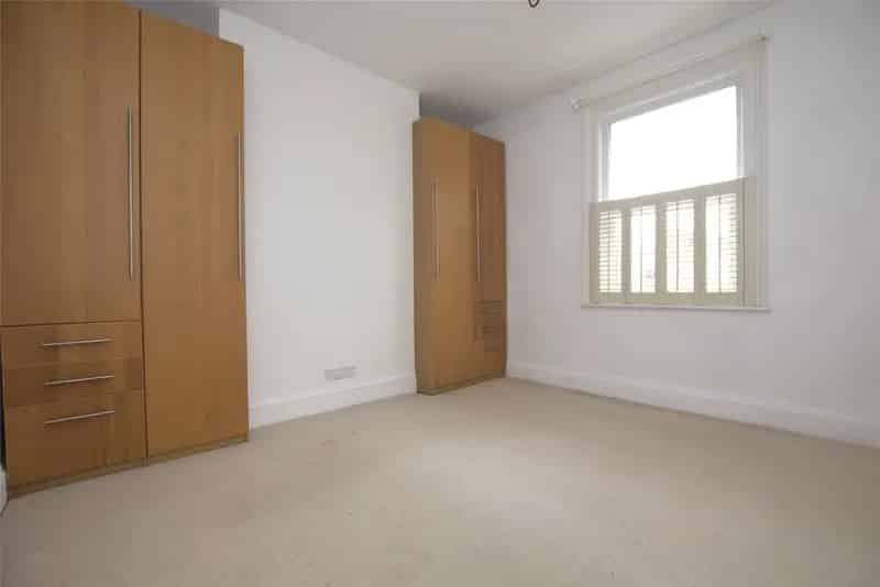 3-4 Bedroom Period Townhouse To Rent