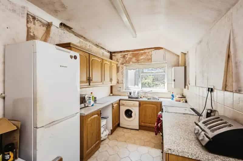 2 Bedroom Terraced House For Sale - No Onward Chain