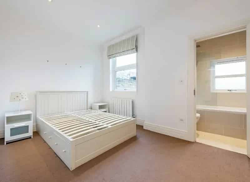 Modern Two Double Bedroom Apartment with Private Terrace West Hampstead