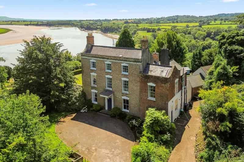 6 bedroom detached house for sale