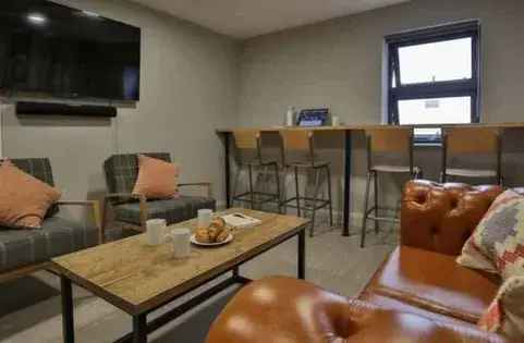43m² 1 Room Manchester Flat - Ensuite & Kitchen - Ideal for Students