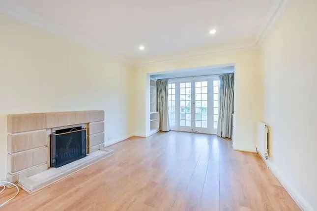 Four Bedroom Detached House for Sale in Corringway Ealing W5