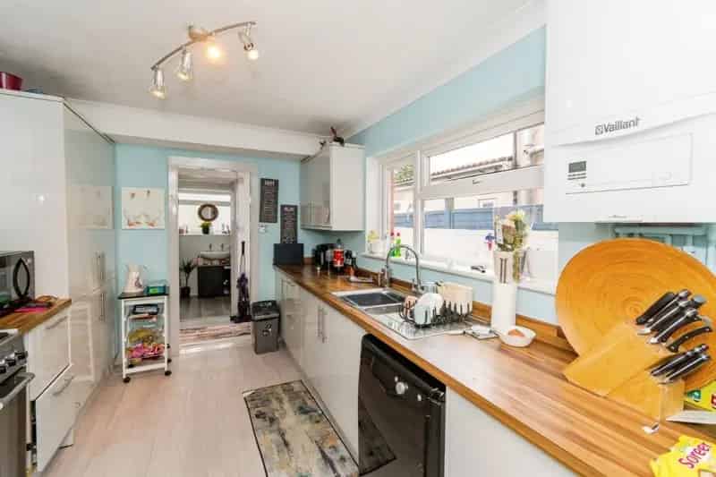 3 Bed Mid Terraced House with Garage and Garden Near Eastleigh Town Centre