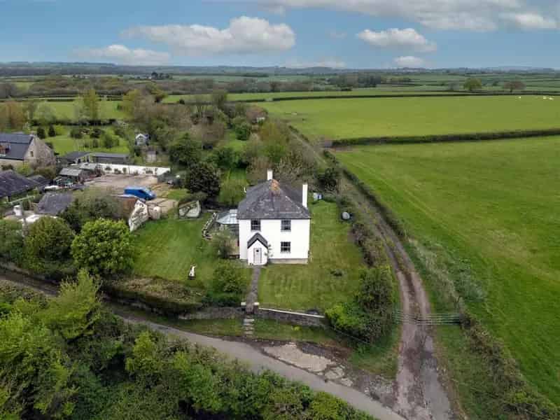 3 Bed Farmhouse 1.1 Acres Mature Gardens Detached Outbuilding
