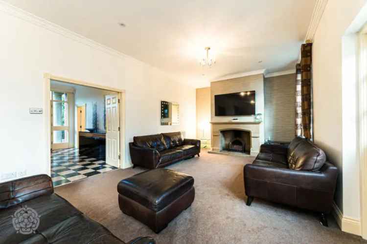6 Bedroom Detached House for Sale