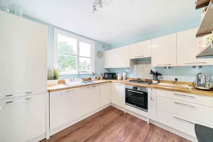 Flat For Sale in London, England