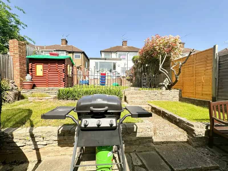 Two Bedroom Semi Detached House North Watford Near Watford Junction Station