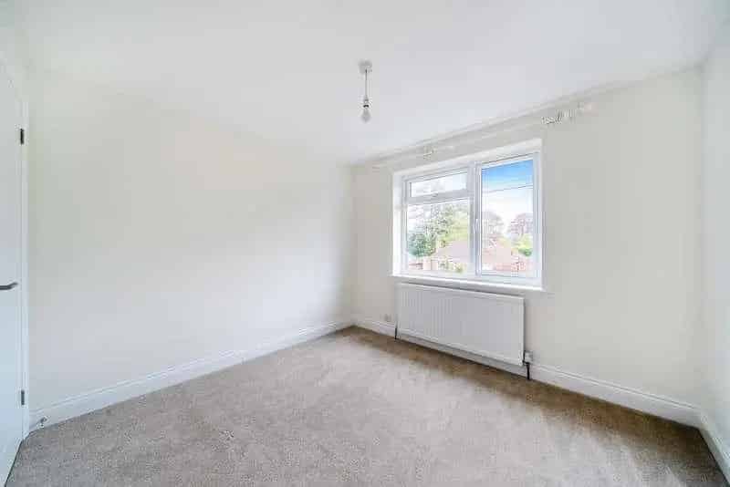 2 Bed Maisonette for Sale Garden Garage 974 Year Lease