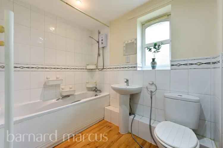 2 Double Bedroom Apartment Near Hinchley Wood Station