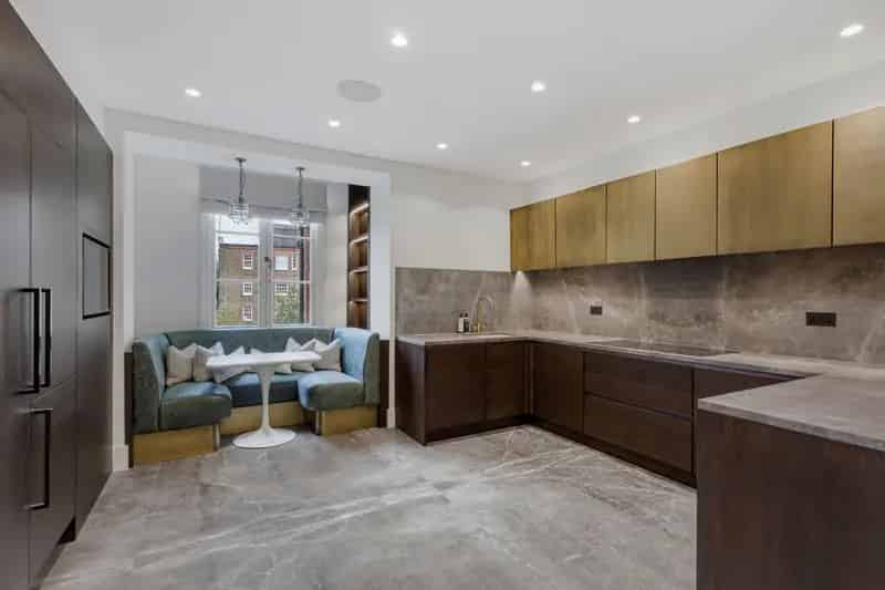 Luxury 3-Bedroom Apartment in Chelsea Draycott Avenue