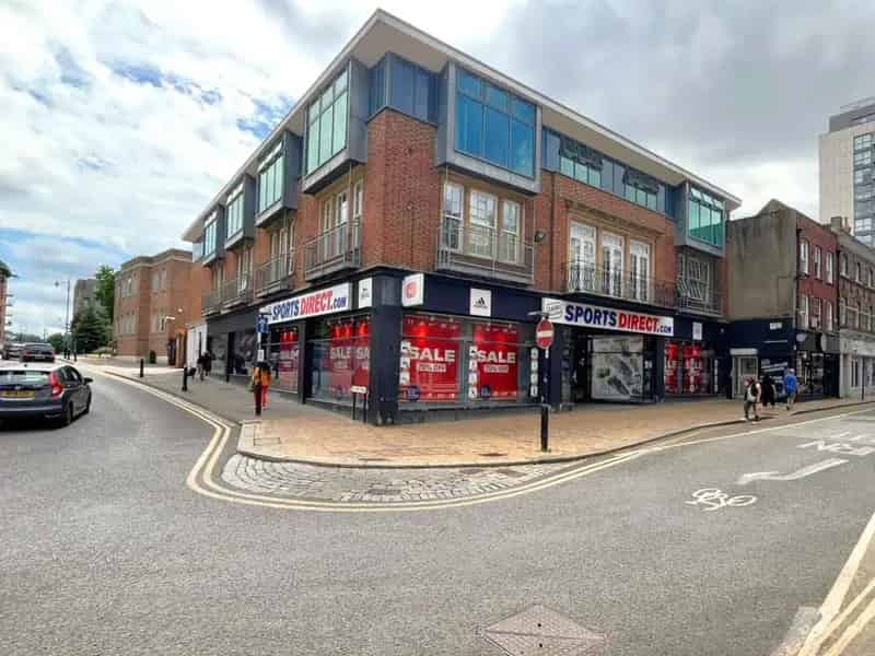 Retail Unit to Let Maidenhead Town Centre High Street