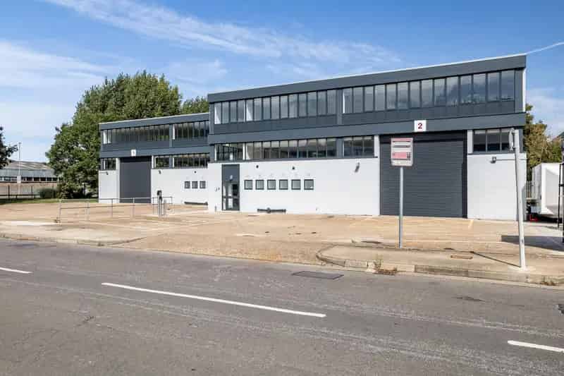Refurbished Warehouse Unit Biggleswade - 4.5m Height, EV Charging