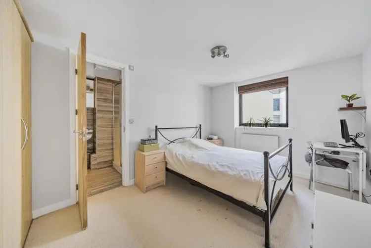 Flat For Sale in London, England