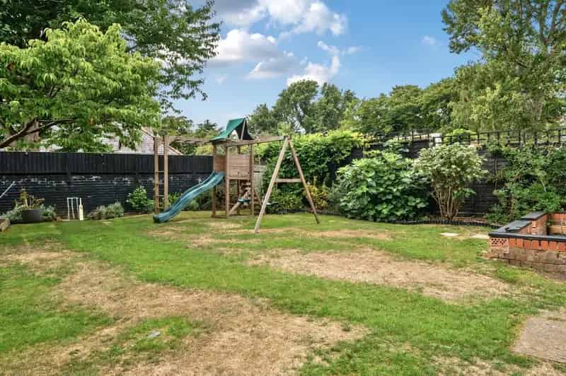 3 Bedroom Semi-Detached House for Sale in Sandridge